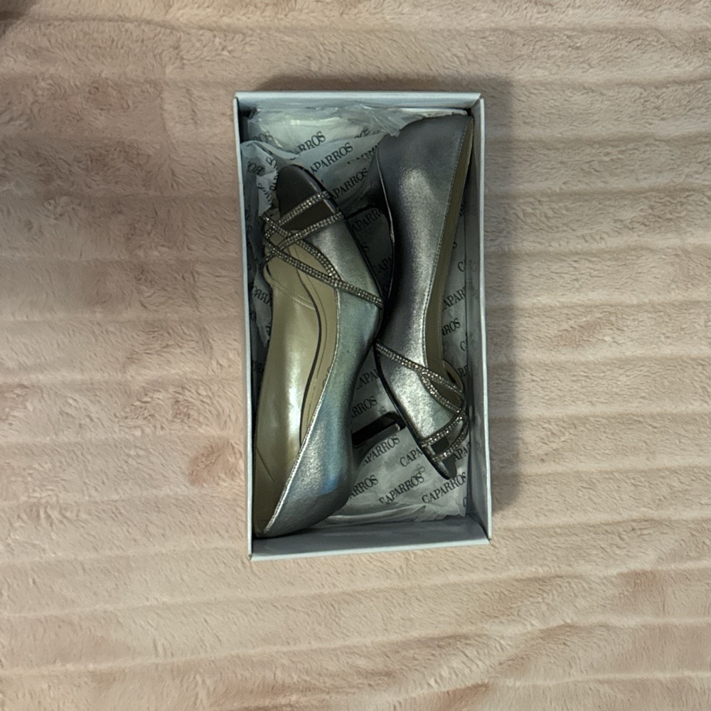 Caparros Silver Flats Modern Design